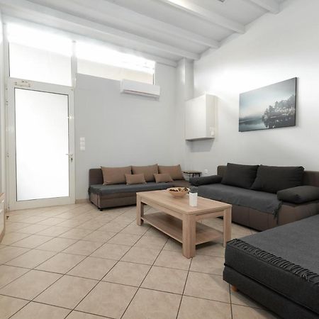 Spacious Apartment-600M From The Subway Атина Екстериор снимка