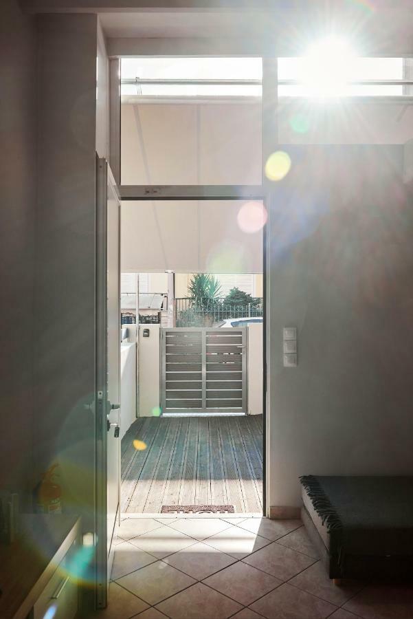Spacious Apartment-600M From The Subway Атина Екстериор снимка