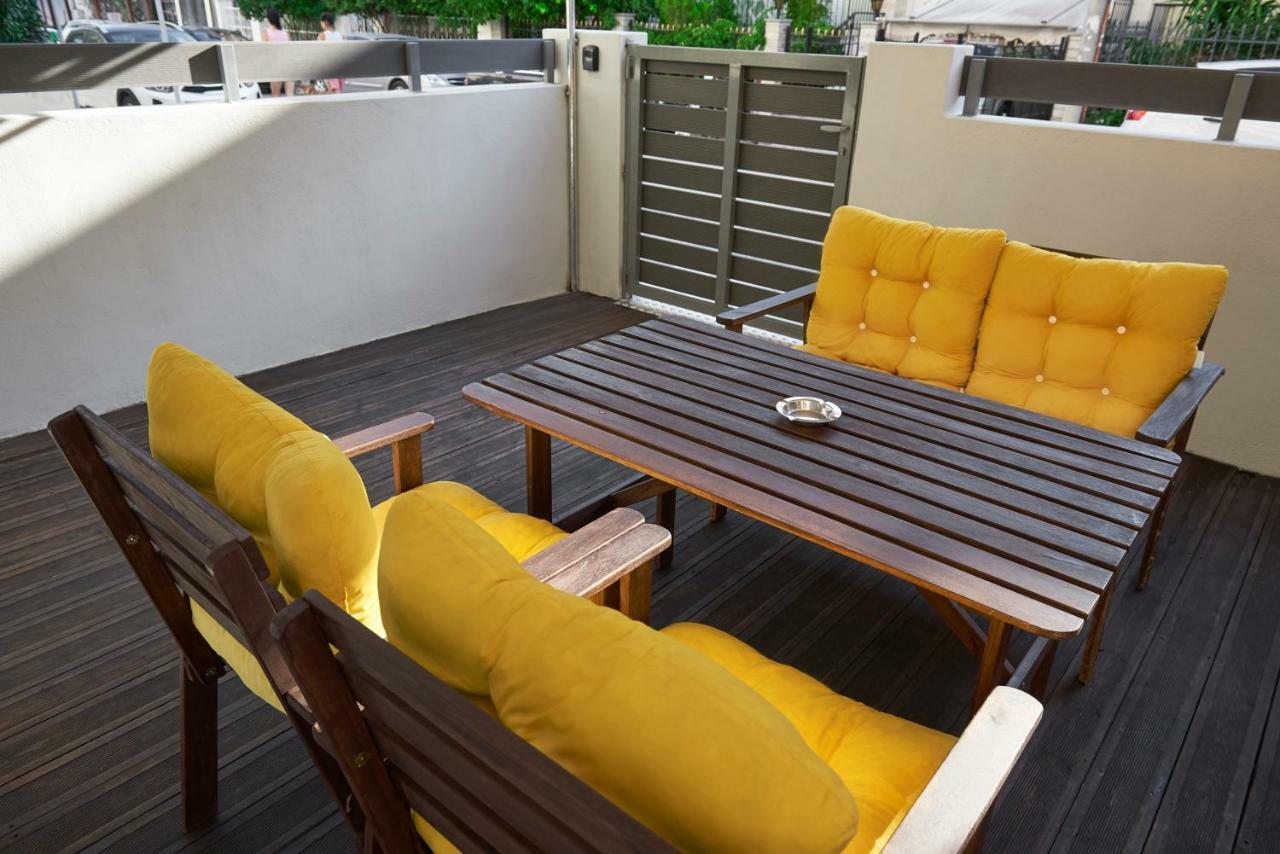 Spacious Apartment-600M From The Subway Атина Екстериор снимка