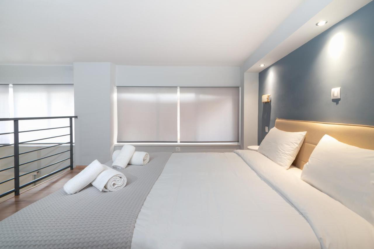 Spacious Apartment-600M From The Subway Атина Екстериор снимка