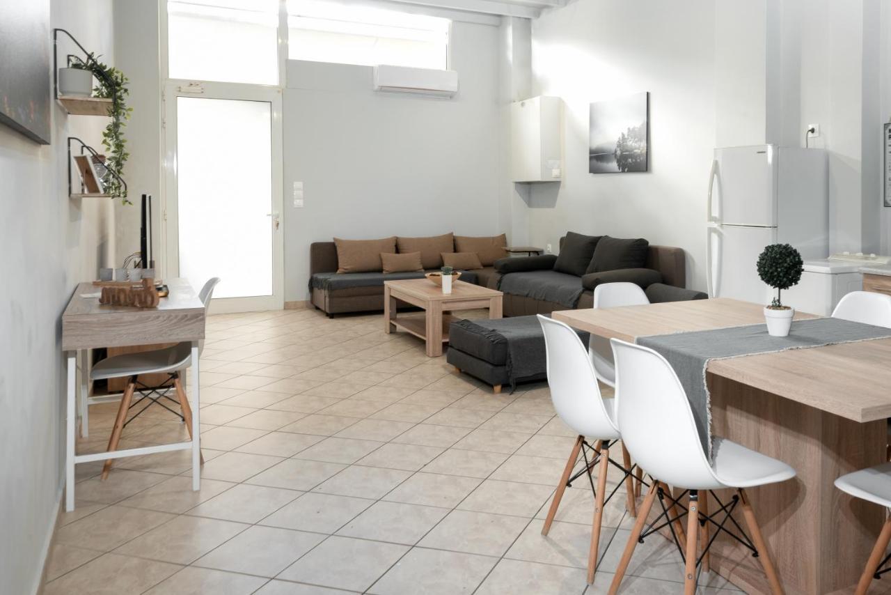 Spacious Apartment-600M From The Subway Атина Екстериор снимка