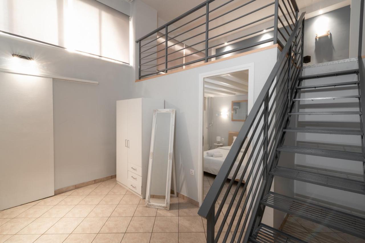 Spacious Apartment-600M From The Subway Атина Екстериор снимка