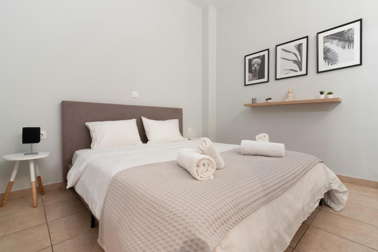 Spacious Apartment-600M From The Subway Атина Екстериор снимка