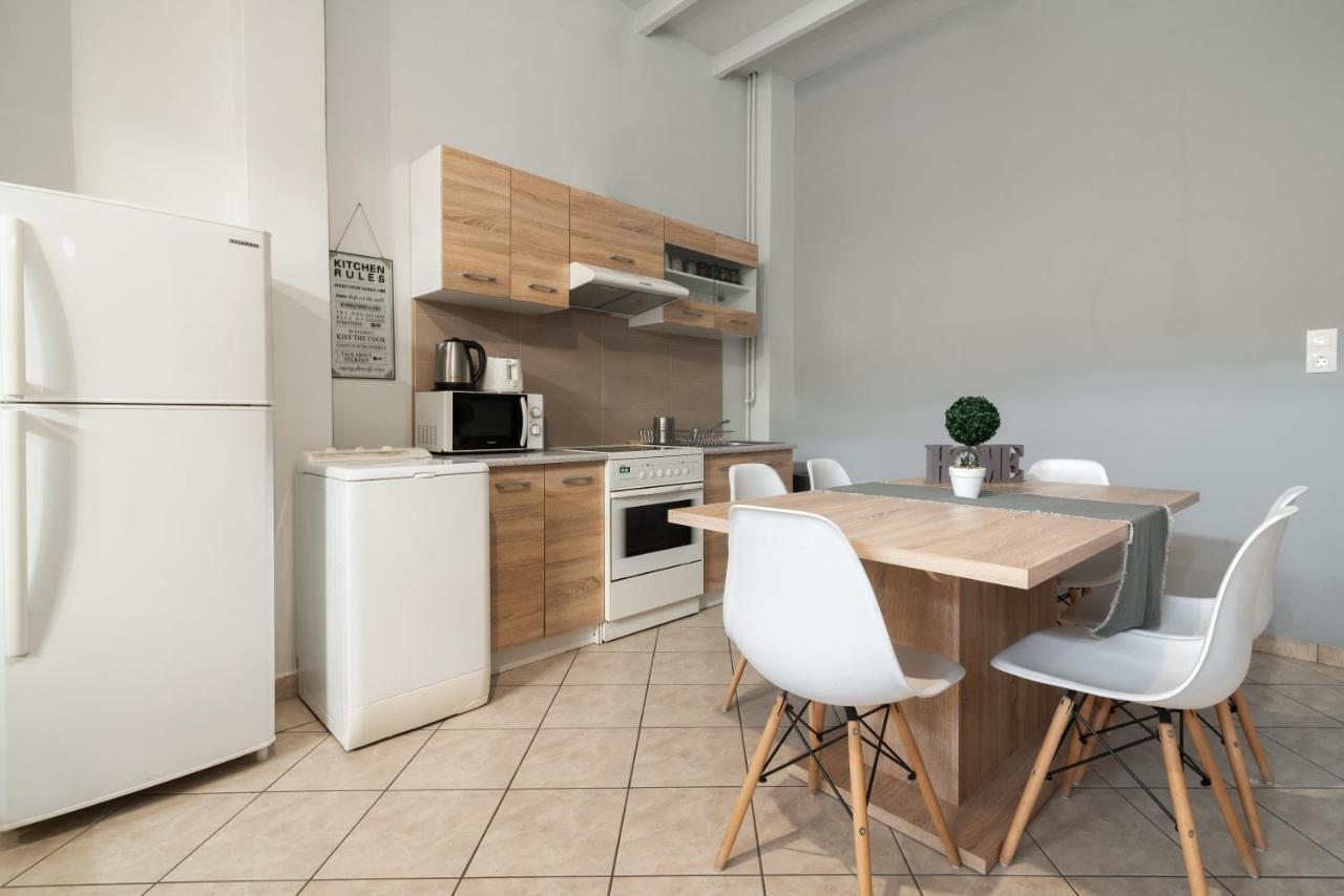 Spacious Apartment-600M From The Subway Атина Екстериор снимка