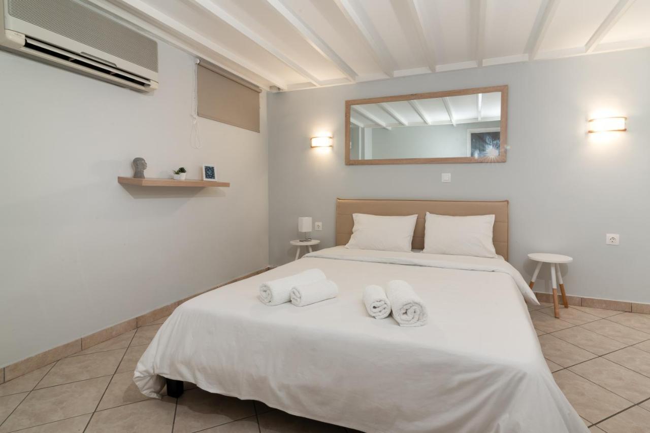 Spacious Apartment-600M From The Subway Атина Екстериор снимка