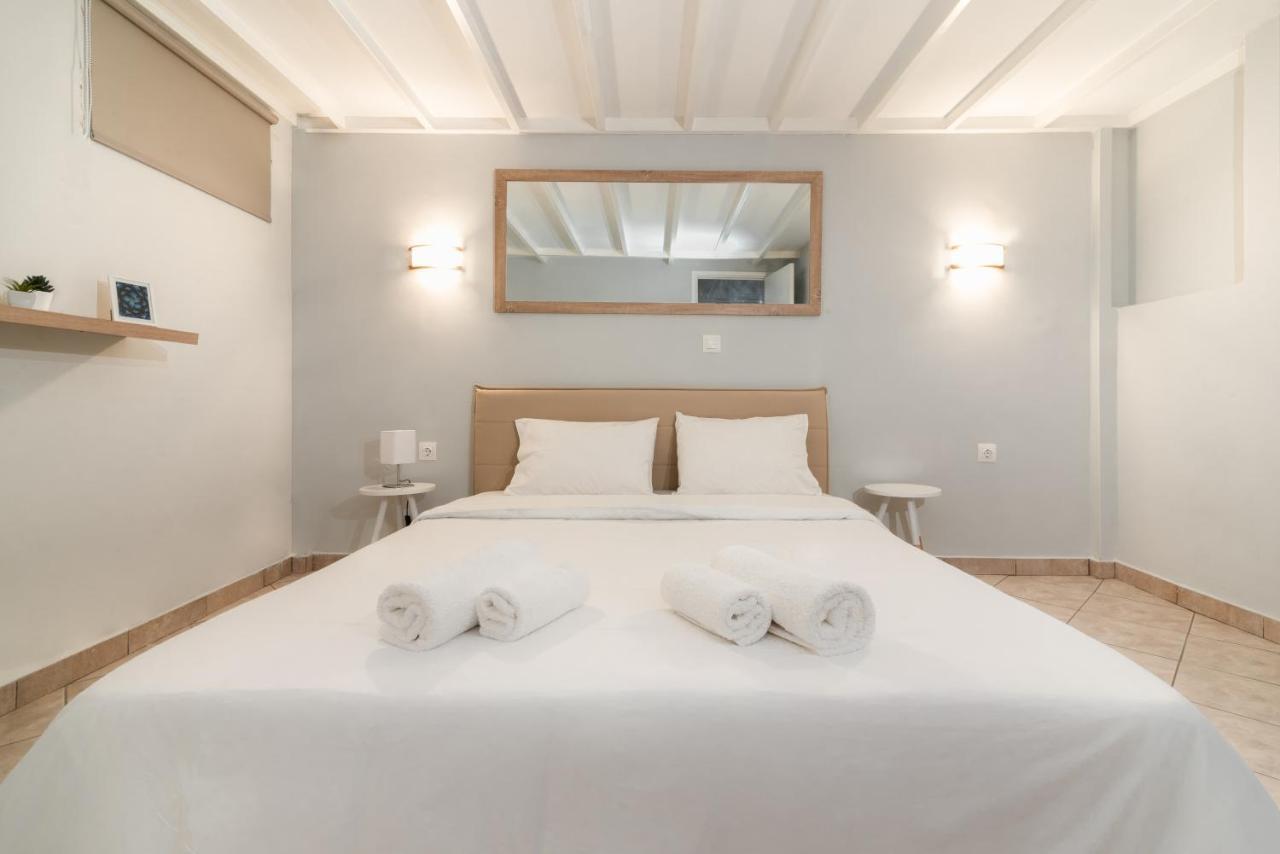 Spacious Apartment-600M From The Subway Атина Екстериор снимка